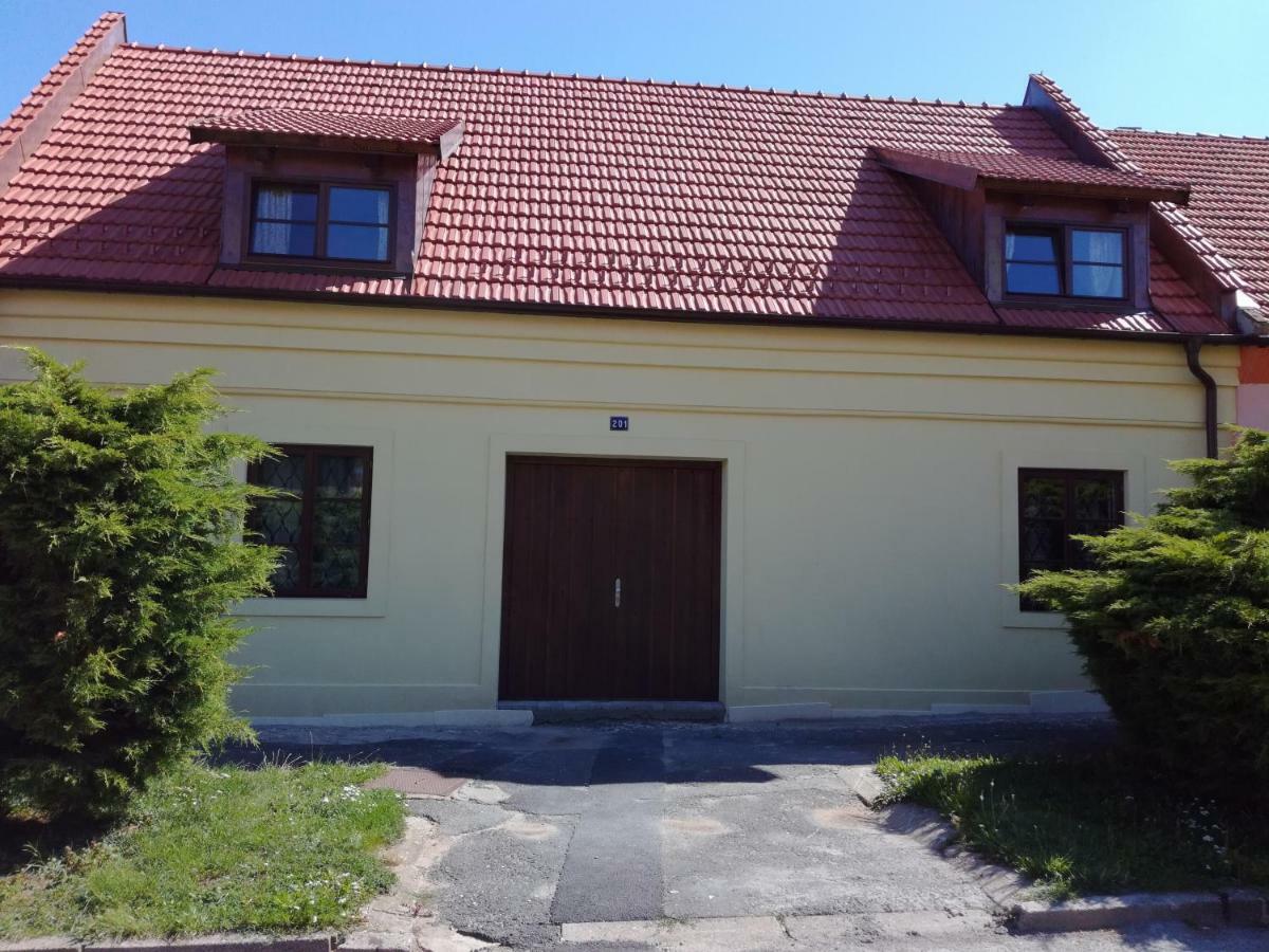 Na Letnim Byte Kouřim المظهر الخارجي الصورة